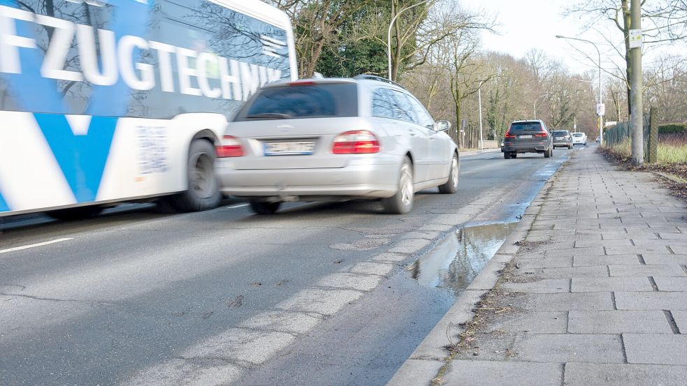 Die Mindener Straße in Osnabrück zählt nicht zu denen im Bestzustand. Sie wird saniert, die Leitungen im Untergrund werden erneuert. Foto: André Havergo