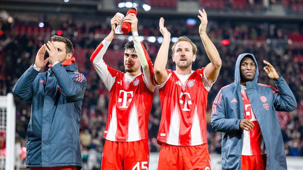 Klare Sieger im Südschlager in Stuttgart: Harry Kane (2.v.r.) und die Bayern. Foto: Tom Weller