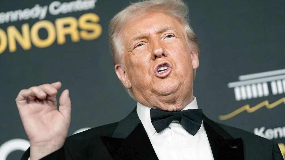 US-Präsident Donald Trump nimmt an einer Gala im Kennedy Center teil. Foto: Julia Demaree Nikhinson/AP/dpa