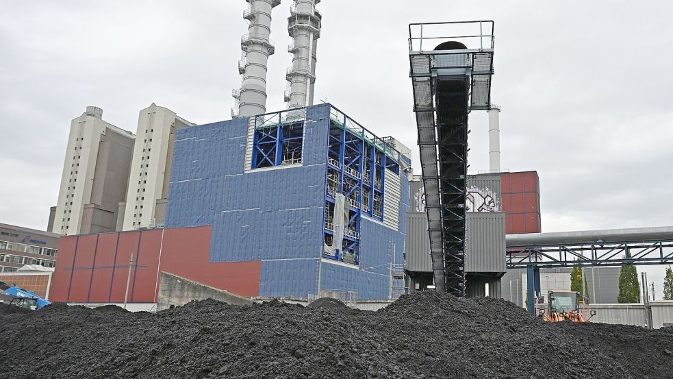 Kohle ist noch der drittwichtigste Energieträger der deutschen Stromproduktion, aber die Menge an Strom aus dem fossilen Brennstoff sinkt. (Symbolbild) Foto: Michael Brandt