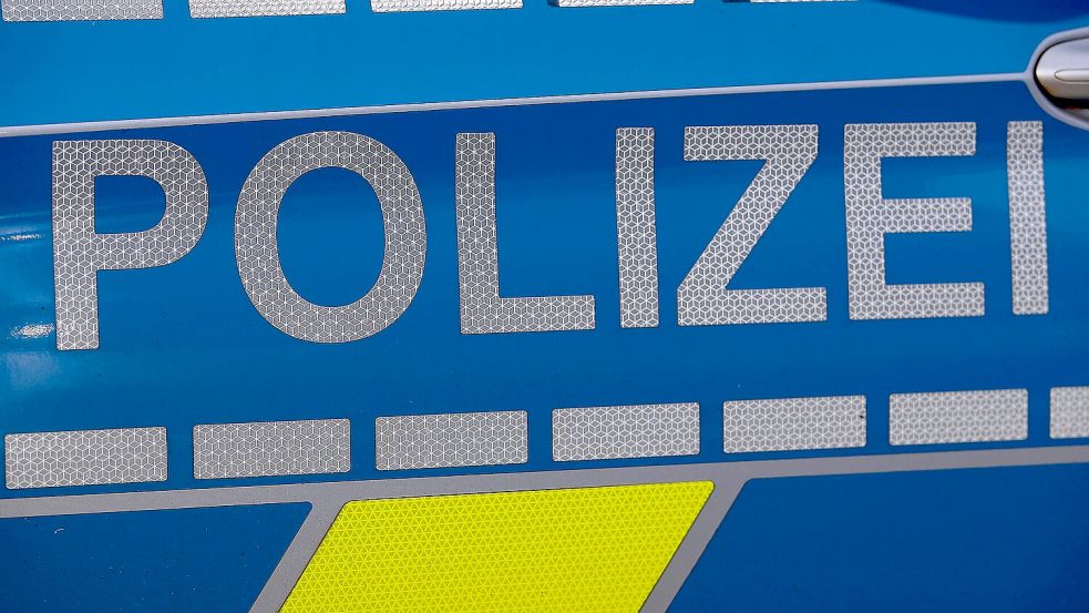 Die Polizei Bremen hat bei einer Versammlung und folgenden Autokorsos Verstöße geahndet. Foto: imago images/Maximilian Koch