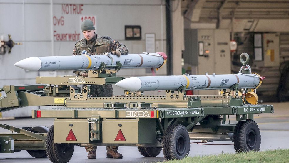 Sogenannte Luft-Luft-Lenkwaffen haben als einzigen Zweck den Einsatz in bewaffneten Konflikten. Damit fallen sie klar unter das Kriegswaffenkontrollgesetz. Foto: dpa/Oliver Berg