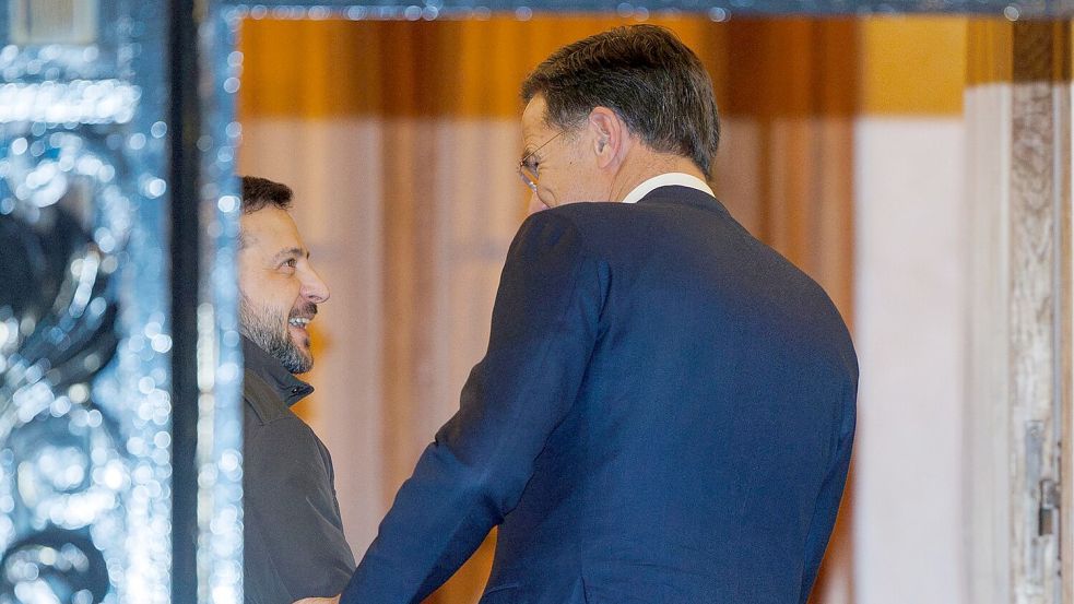 Nato-Generalsekretär Mark Rutte will den ukrainischen Präsidenten Wolodymyr Selensky am Abend in seiner Residenz empfangen. (Archivbild) Foto: Olivier Matthys/Pool EPA/AP/dpa