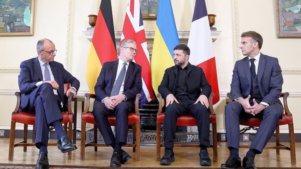 Merz, wie auch Großbritanniens Premier Keir Starmer und Frankreichs Präsident Emmanuel Macron bekräftigte die Unterstützung Deutschlands für Kiew. Foto: Toby Melville/Pool Reuters/AP/dp