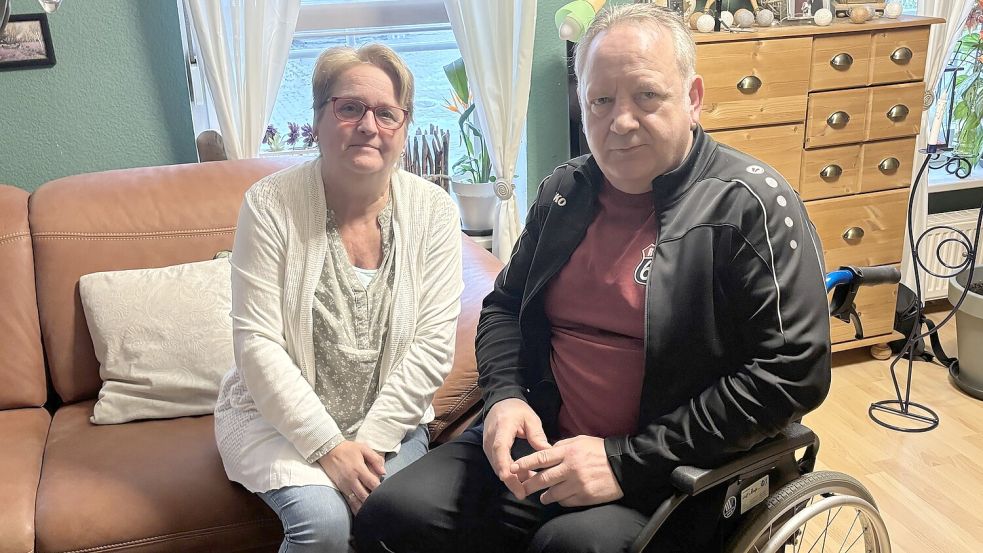 Jörg Arends mit seiner Frau Claudia: Sie haben sich an die Zeitung gewandt, weil sie keinen Ausweg aus ihrer Situation mehr wissen. Foto: Rebecca Kresse