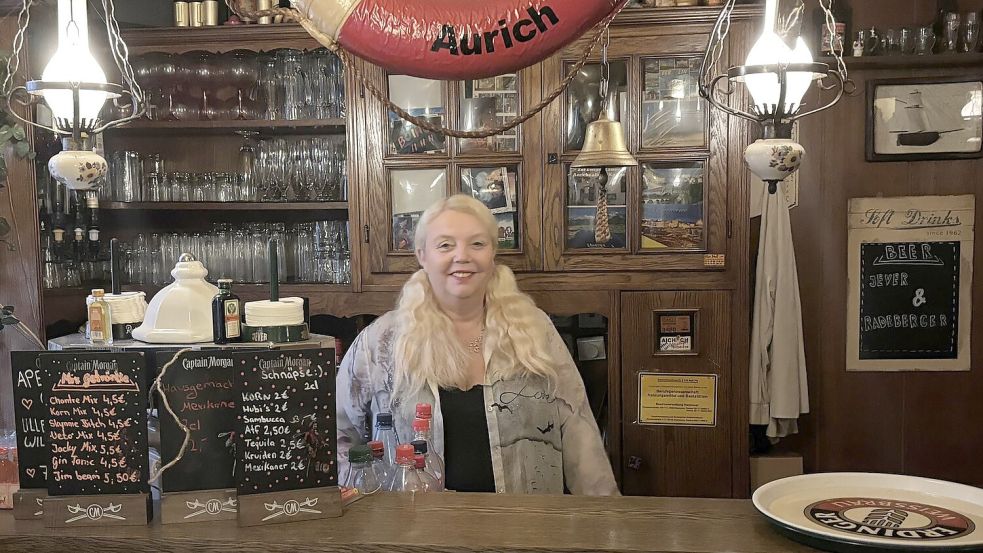 Die Wirtin Anja Dieker muss wegen gesundheitlichen Problemen ihre Arbeit in der „Ewigen Lampe“ beenden. Foto: Lasse Paulsen