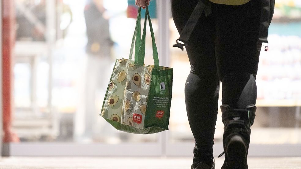 Einkommensschwache Haushalte geben besonders viel für Wohnen und Lebensmittel aus. Foto: Sebastian Kahnert