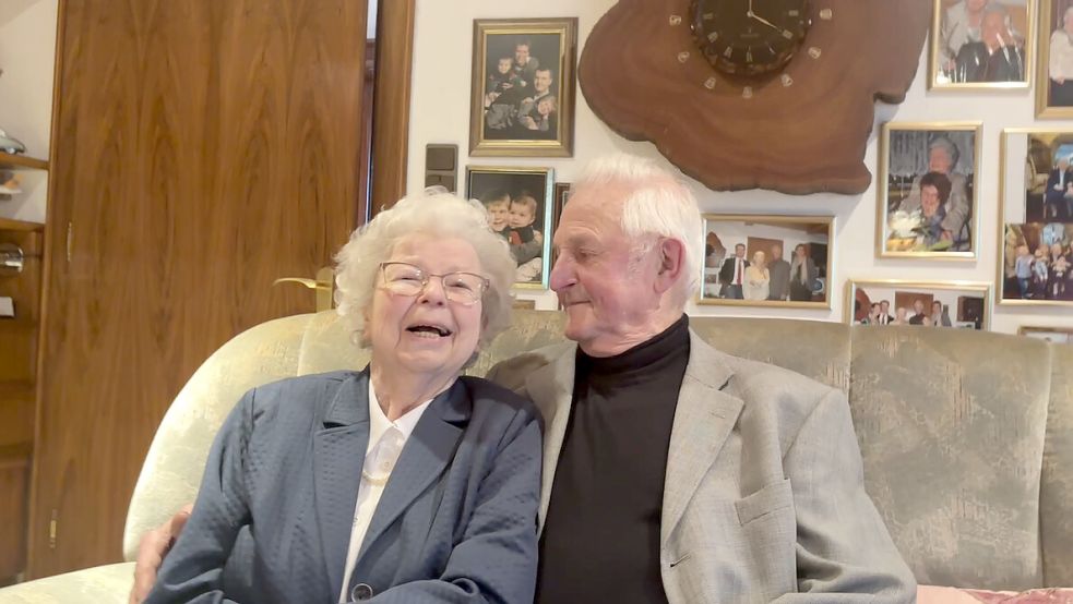 Nach 65 Jahren sind Friedchen und Arnold Leerhoff immer noch glücklich verheiratet. Foto: Jasmin Oltmanns