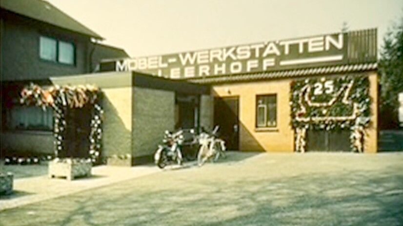 40 Jahre haben die Brüder Bernhard und Arnold Leerhoff die Möbelwerkstätten Leerhoff in Hesel geführt. Foto: privat