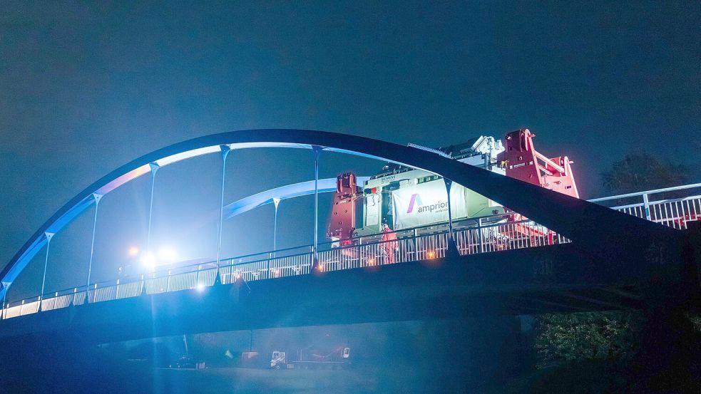 Die Brücke über den Ems-Seiten-Kanal muss für rund eine Woche gesperrt werden, da diese für den Transport ertüchtigt wird. Foto: Amprion