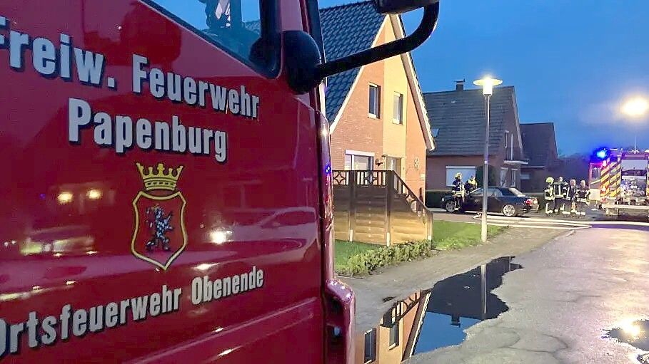Die Feuerwehr Papenburg ist zu einem Einsatz in die Farnstraße ausgerückt.Foto: Michael Kierstein