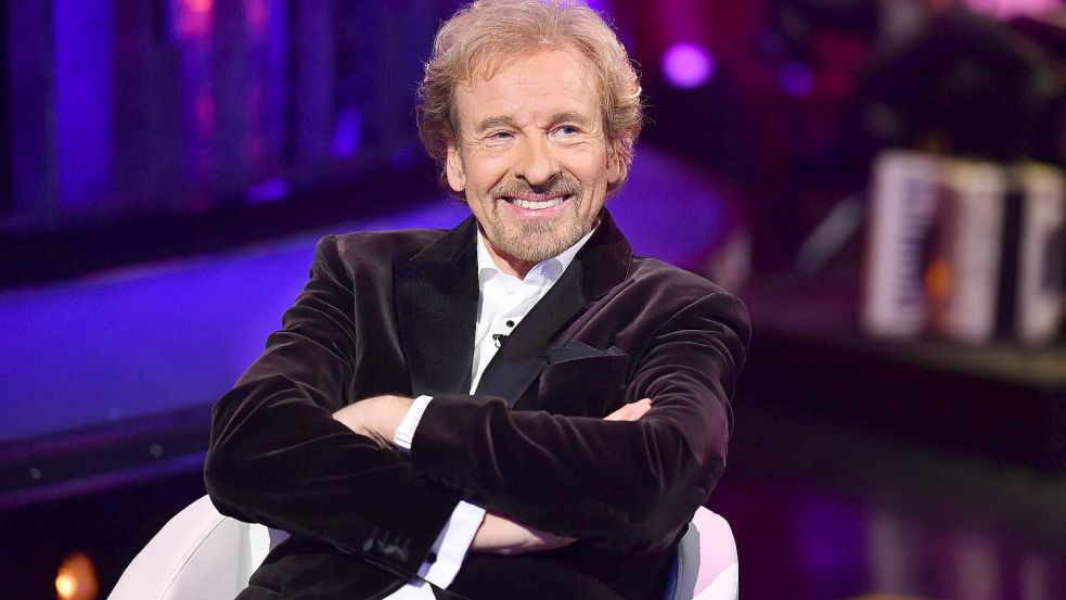 Zum Abschied von seiner Show-Karriere bekommt Thomas Gottschalk ein Lied von Mike Krüger geschenkt. Foto: RTL/Julia Feldhagen