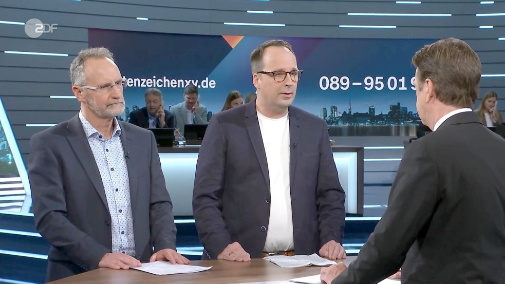 Der gebürtige Ostrhauderfehner Oliver Ernst (Mitte) war mit Ralf Schreck bei der Sendung Aktenzeichen XY. Screenshot: Hellmers/Quelle: ZDF