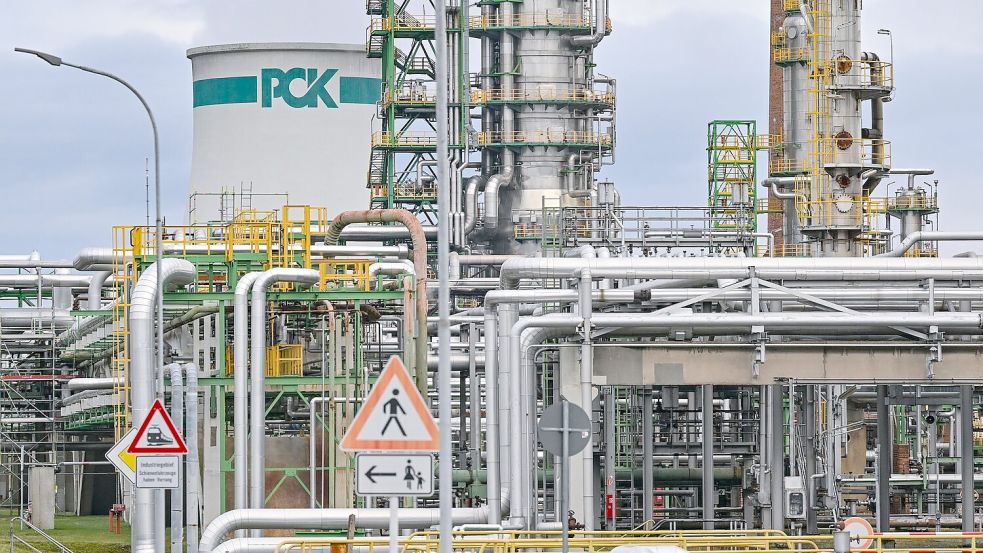 Die betroffene Pipeline gehört zur Raffinerie PCK. (Archivbild) Foto: Patrick Pleul