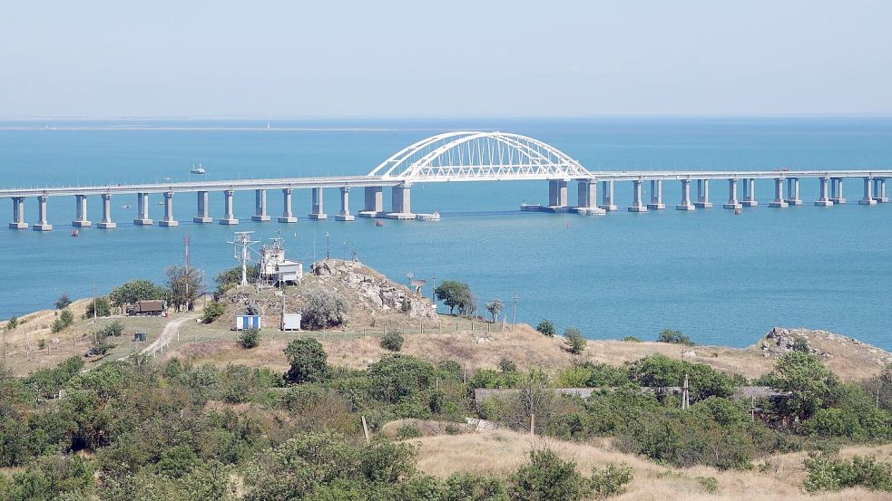 Der Archäologe soll in der Stadt Kertsch, von der auch die von Moskau erbaute Brücke zum russischen Festland führt, illegale Ausgrabungen vorgenommen haben. (Archivbild) Foto: Ulf Mauder/dpa