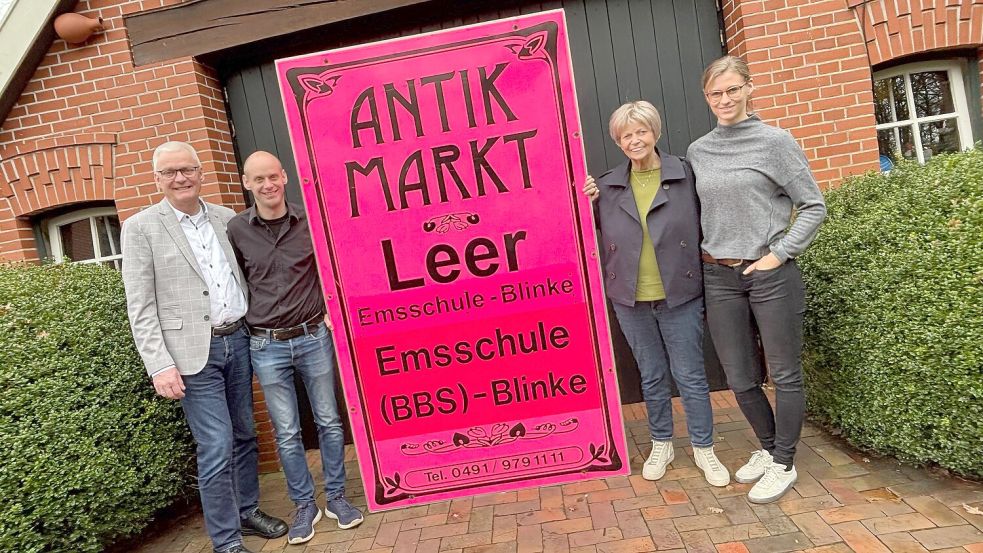 Martin Vorwerk und Thomas Vorwerk (von links) übernehmen die Veranstaltungen von Inge Sparringa, hier mit ihrer Tochter Ilka. Foto: Karin Lüppen