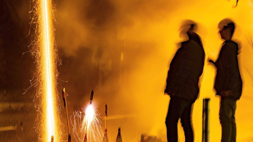 Feuerwerk gehört für viele an Silvester dazu – dabei gibt es in Delmenhorst ein paar Regeln. Foto: imago images / photo2000