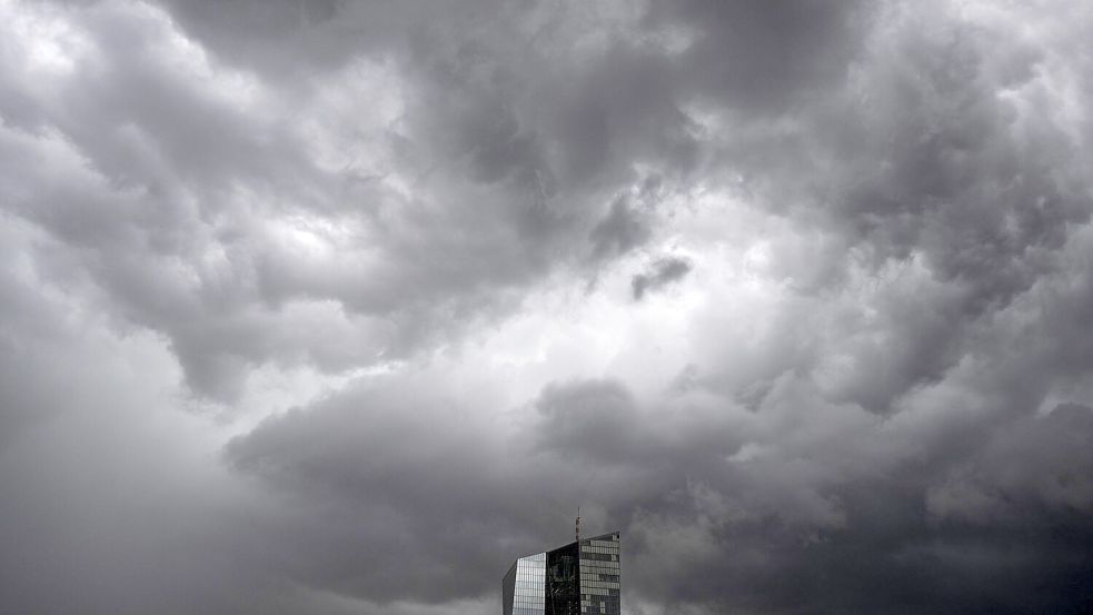 Die Bankenaufsicht der Europäischen Zentralbank (EZB) nimmt regelmäßig die Krisenfestigkeit großer Banken im Euroraum unter die Lupe. (Symbolbild) Foto: Boris Roessler