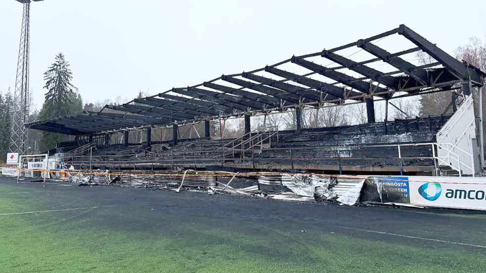 Die Haupttribüne des finnischen Traditionsklubs FC Haka ist komplett ausgebrannt. Foto: instagram.com/fchakaofficial/