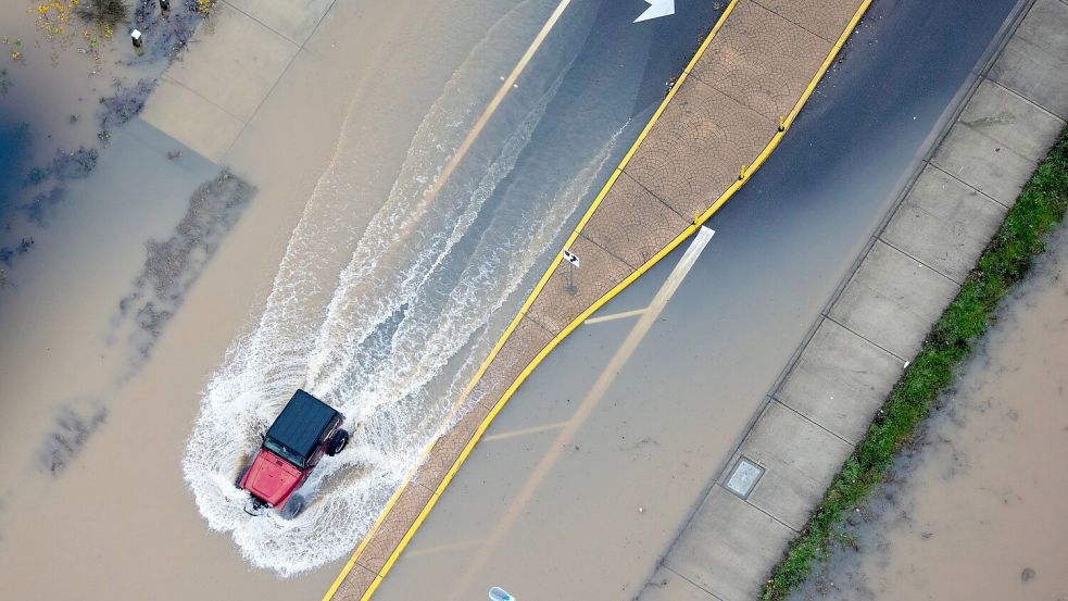 Dutzende Flüsse sind über die Ufer getreten, Straßen und Felder sind überschwemmt. Foto: Nick Wagner/The Seattle Times/AP