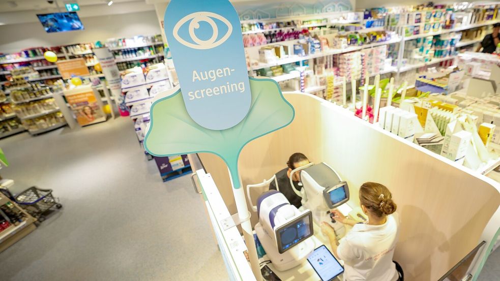 In einigen dm-Filialen kann man jetzt ein Augenscreening machen lassen. (Archivbild) Foto: Christoph Reichwein