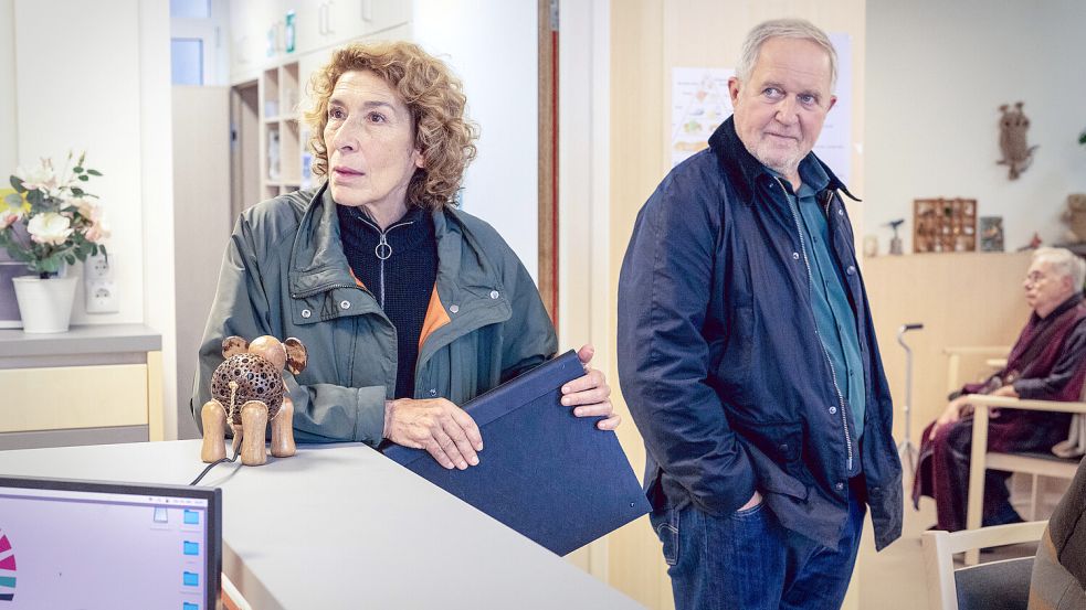 Bibi Fellner (Adele Neuhauser) und Moritz Eisner (Harald Krassnitzer) ermitteln im Pflegeheim. Foto: © ORF/Dean Michael Buscher