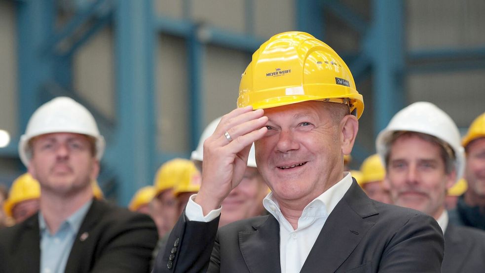 Ex-Bundeskanzler Scholz bezeichnete die Meyer-Werft als „industrielles Kronjuwel“. (Archivbild) Foto: Markus Hibbeler