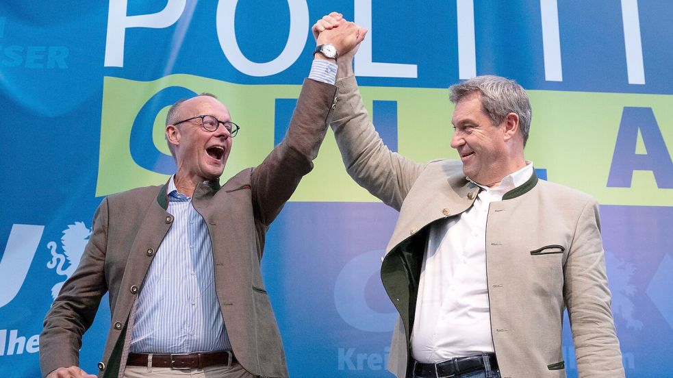 Kanzler Friedrich Merz (CDU, links) und CSU-Chef Markus Söder haben seit dem Regierungswechsel bei der Bundestagswahl im Frühjahr nur wenig Grund zu ausgelassenem Jubel. (Archivbild) Foto: Sven Hoppe