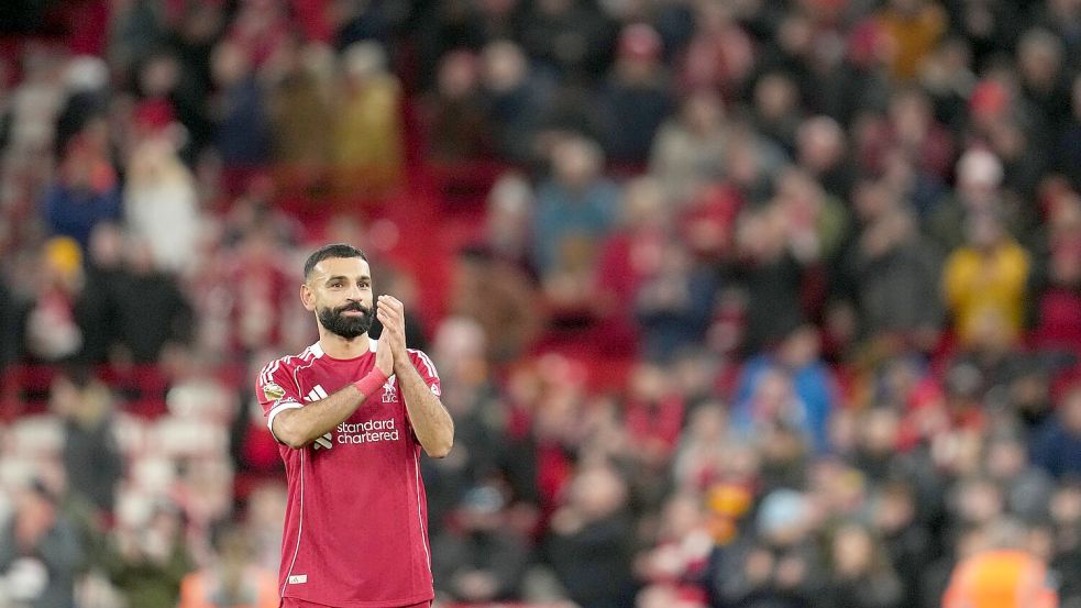 Nur ein Dankeschön - oder schon ein Abschied? Mo Salah nach dem Liverpooler Sieg Foto: Jon Super/AP/dpa
