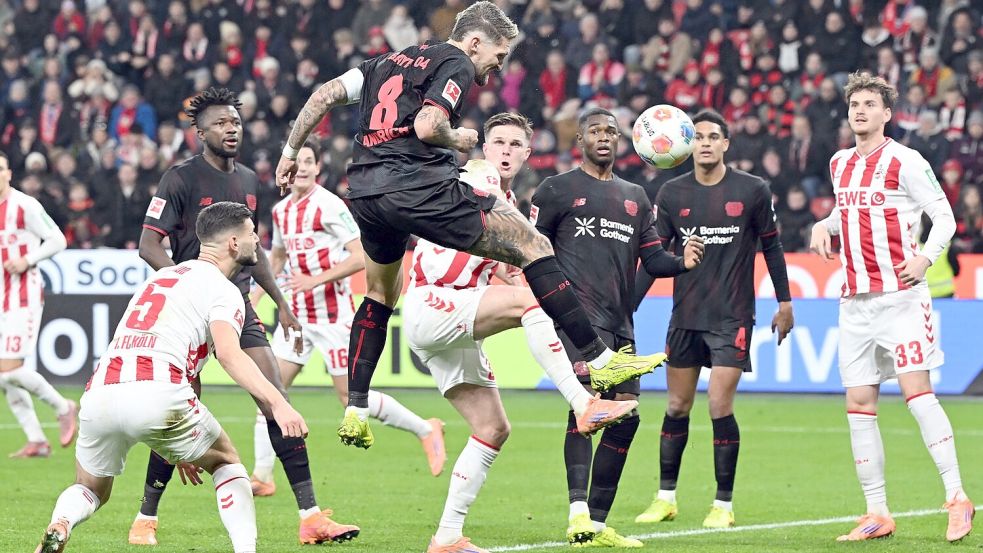 Per Kopf erfolgreich: Leverkusens Robert Andrich. Foto: Federico Gambarini