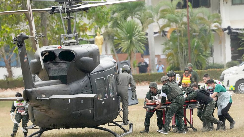 In der Nacht auf Sonntag meldeten beide Seiten Angriffe entlang der Front. Foto: Sakchai Lalit/AP/dpa