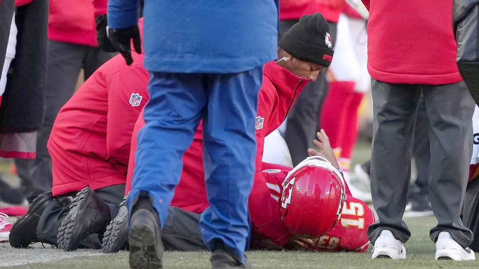Patrick Mahomes verletzt sich in der Schlussphase. Foto: Ed Zurga/AP/dpa