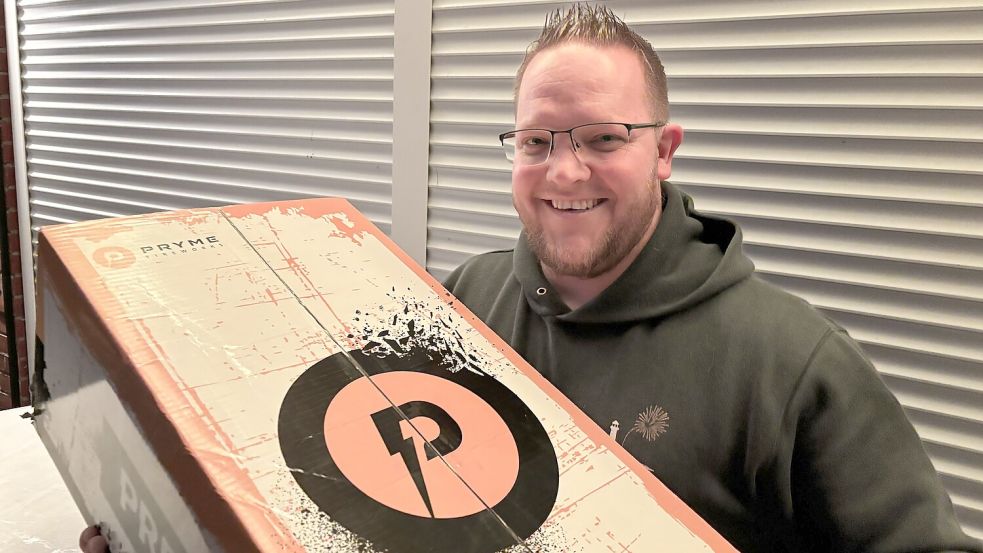 Patrick Betten aus Suurhusen ist staatlich geprüfter Pyrotechniker. Er weiß, was sich die Menschen von einem Feuerwerk wünschen. Fotos: Lotta Groenendaal