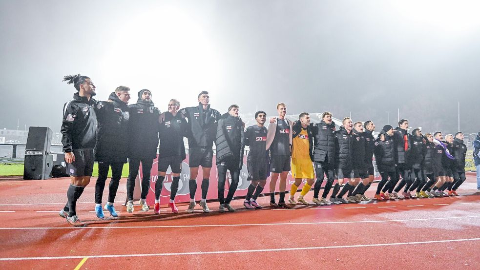 Jubel in Ulm: Der VfL Osnabrück konnte sich beim 5:3-Sieg gegen den SSV vor allem auf seine Ofensive verlassen. Foto: Michael Titgemeyer