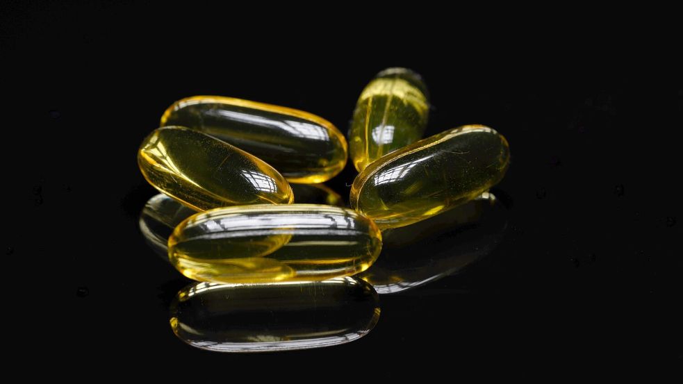 Vitamin D wird oftmals in gelben Weichkapseln verabreicht. Foto: IMAGO/Ulrich Roth