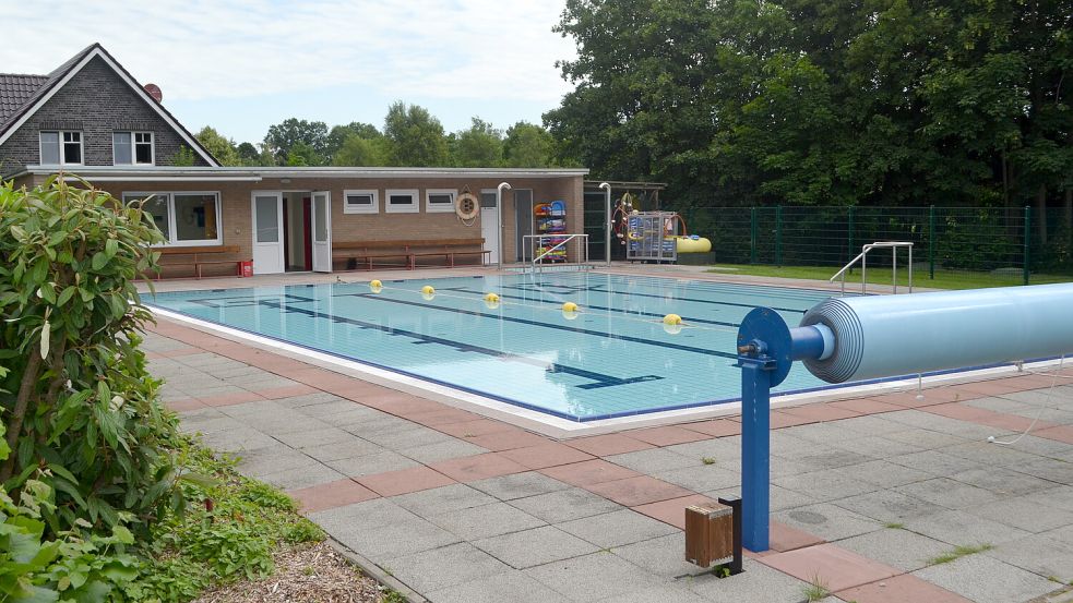 Das Lehrschwimmbecken in Holtermoor ist in die Jahre gekommen. Nun möchte die Gemeinde einen Förderantrag für den Bau eines neuen Lehrschwimmbeckens stellen – in Form, eines kleinen Hallenbades. Foto: Zein/Archiv