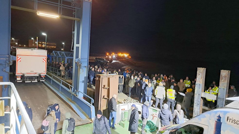 Demonstranten hatten am 4. Januar in Schlüttsiel verhindert, dass eine Fähre mit Robert Habeck an Bord im Hafen anlegen konnte. Foto: Arndt Prenzel (Archiv)