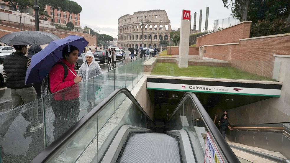 Die neuen Stationen im historischen Zentrum Roms dürften vor allem von Touristen genutzt werden. Foto: Alessandra Tarantino/AP/dpa