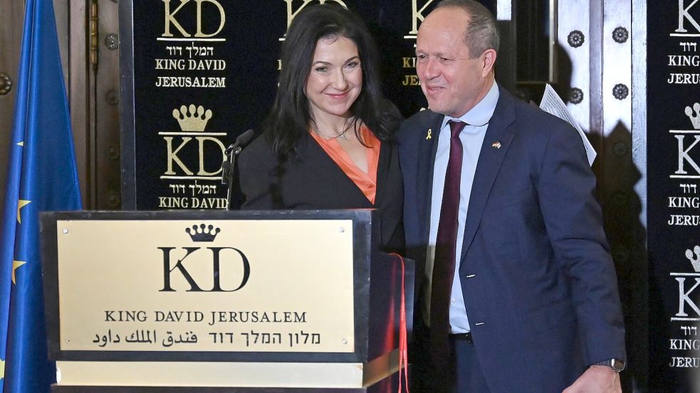 Katherina Reiche (CDU), Bundesministerin für Wirtschaft und Energie, trifft Nir Barkat, Minister für Wirtschaft und Industrie. Foto: Elisa Schu/dpa