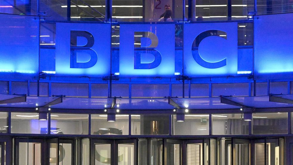 Seine Klage gegen die BBC hatte Trump schon vor einem Monat angekündigt. (Archivbild) Foto: Anna Ross/dpa