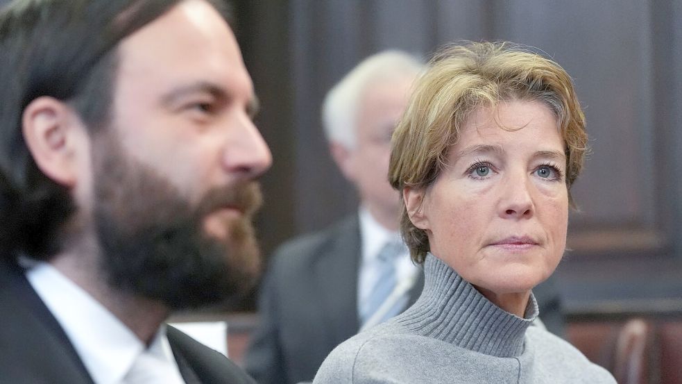 Christina Block sitzt im Gerichtssaal neben ihrem Verteidiger Ingo Bott. Foto: Marcus Brandt