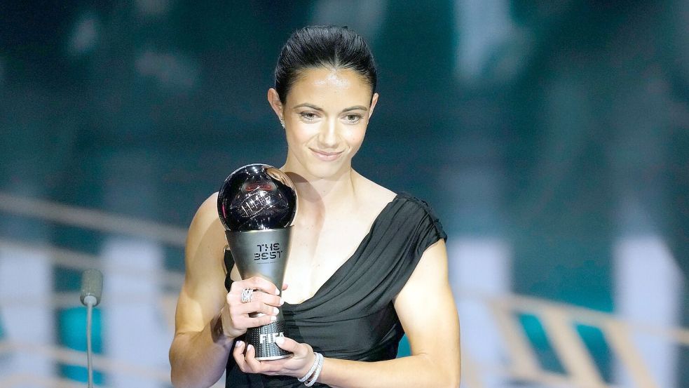 Wie im Vorjahr Weltfußballerin: Aitana Bonmati. (Archivbild) Foto: Kirsty Wigglesworth/AP