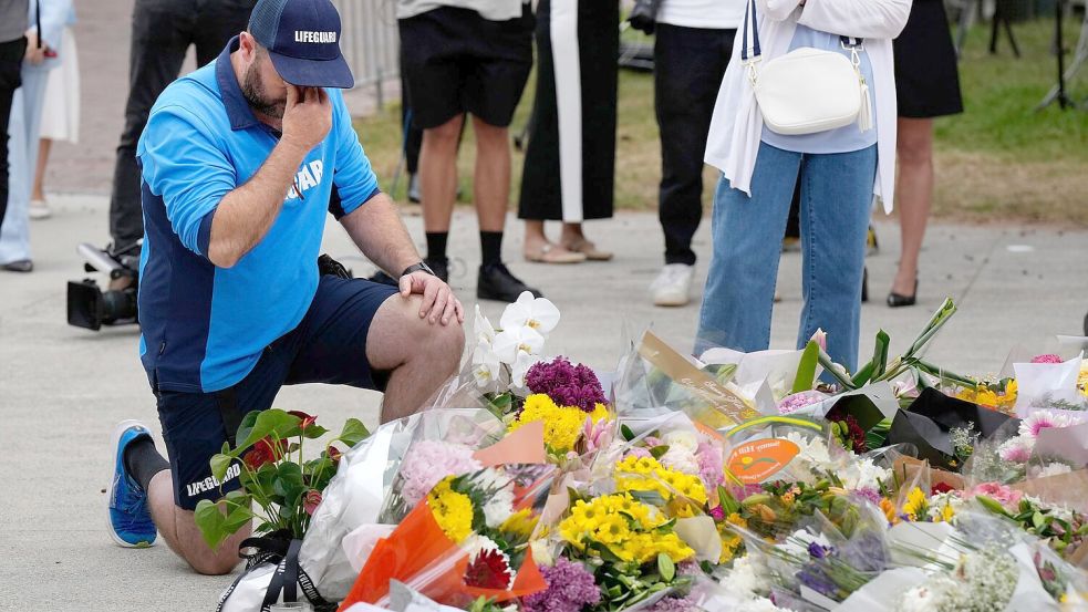 Der Schock und die Trauer um die Opfer des Anschlags sind groß. Foto: Mark Baker/AP/dpa