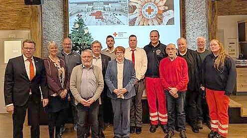 Das Foto zeigt das neue Präsidium des DRK-Kreisverband Aurich (von links): Geschäftsführer Sebastian Hahn, Heike Trebesch, Günter Meyer, Dieter Düvel, Hans-Wilhelm Diehl, Enno Trebesch, Präsidentin Ingeborg Hartmann-Seibt, Marco Fülbier, Sascha Rademacher, Hermann Harms, Bernd Ulferts, Bernd Tobiassen sowie Ärztin Malissa Onrust. Foto: privat