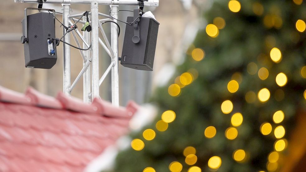 Der Staatsschutz ermittelt wegen rechtsradikaler Musik auf einem Weihnachtsmarkt. (Archivbild) Foto: Michael Reichel