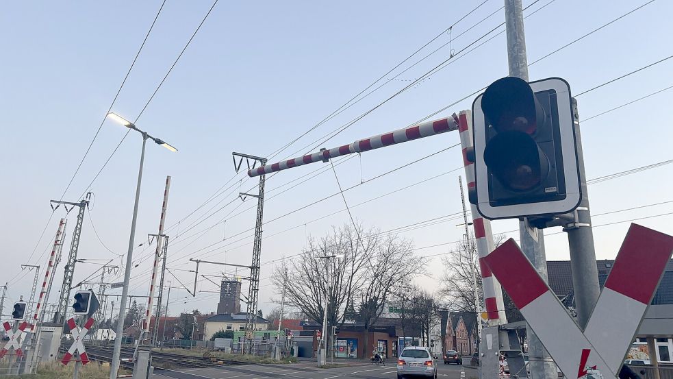 Ein Schrankenbaum war abgeknickt. Foto: Jasmin Oltmanns