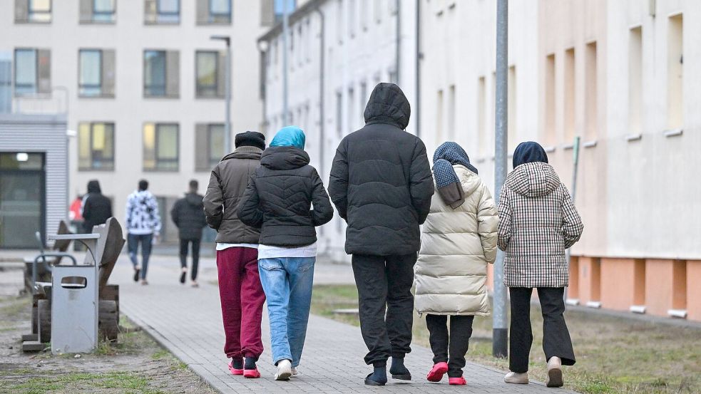 Schutzsuchende sollen künftig auch in Länder abgeschoben werden können, in denen sie noch nie waren und zu denen sie auch sonst keine Bindung haben. (Symbolbild) Foto: Patrick Pleul