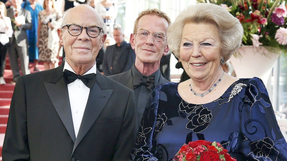 Hans van Manen mit der damaligen niederländischen Königin Beatrix. Foto: Jerry Lampen