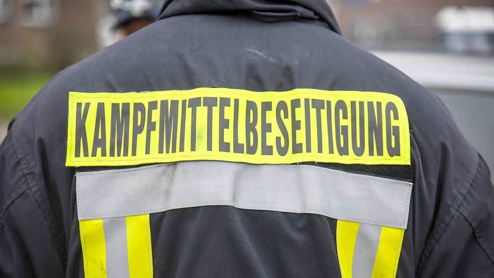 Bauarbeiter sind in Bremen Farge vermutlich auf eine alte Weltkriegsbombe gestoßen. Am Freitag soll der Blindgänger entschärft werden. Foto: imago images / Markus Joosten