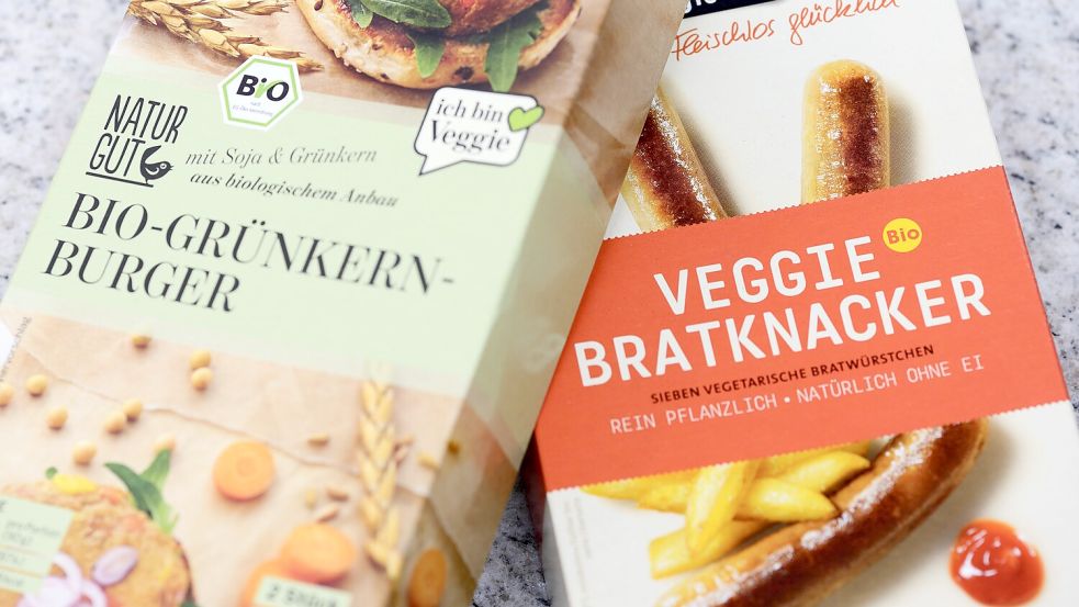 Im Supermarkt und Discounter findet mal immer mehr Fleischalternativen. Foto: Imago/Christian Ohde